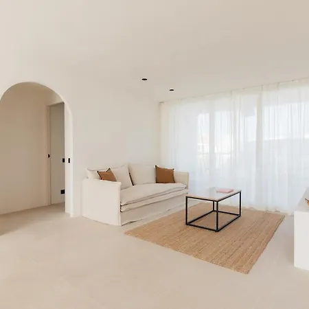 Luxury Seafront New Design & Private Terrace *