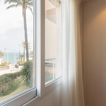 Apartment Luxury Seafront New Design & Private Terrace *