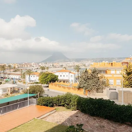 Luxury Seafront New Design & Private Terrace *