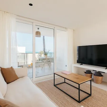 Luxury Seafront New Design & Private Terrace *